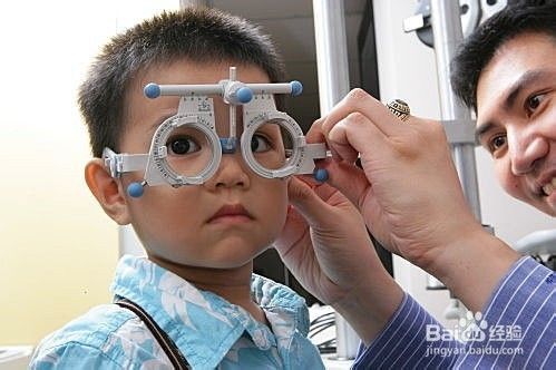 家长如何帮助弱视散光的孩子尽快矫正视力
