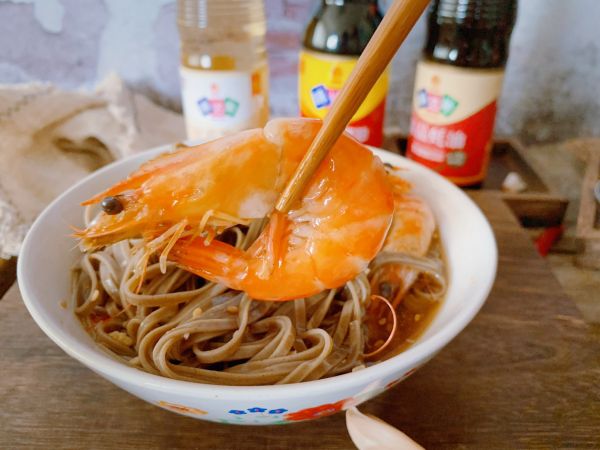 低脂捞汁海鲜荞麦面