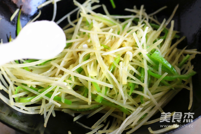 尖椒土豆丝的做法