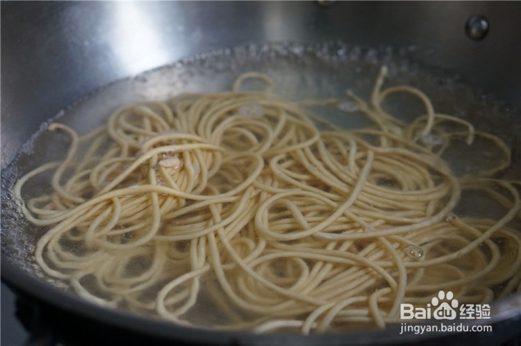 榨菜牛肉胡萝卜面