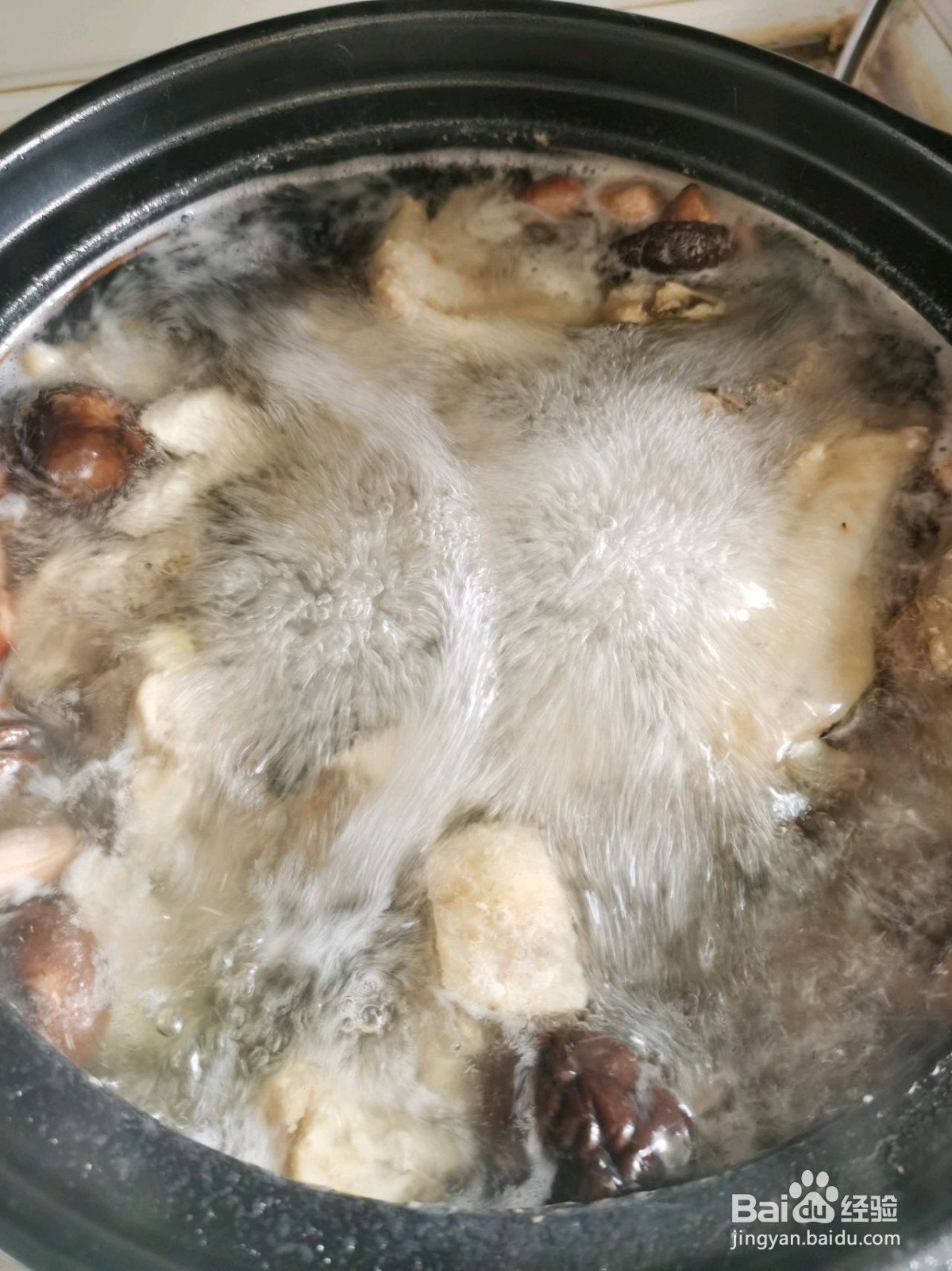 土鸡汤竹笋香菇的做法