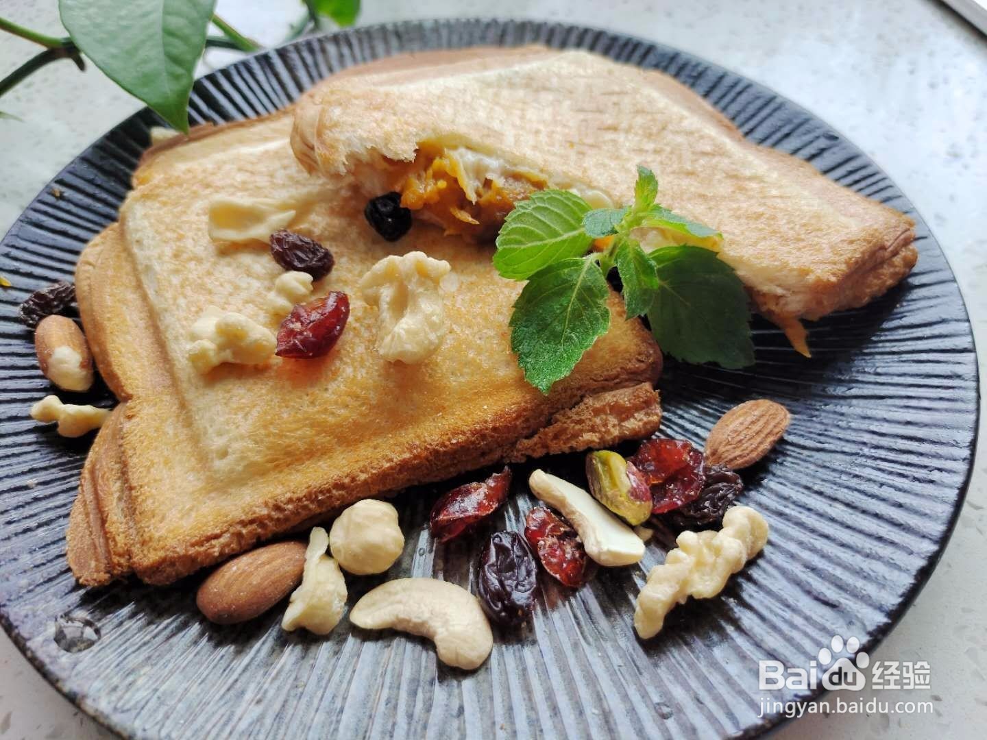 拉丝蜜薯坚果三明治