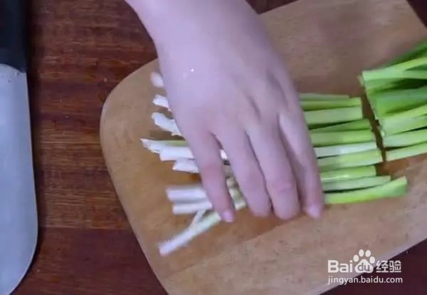 奶奶自制的香酥葱油饼，外酥里嫩，香飘四溢