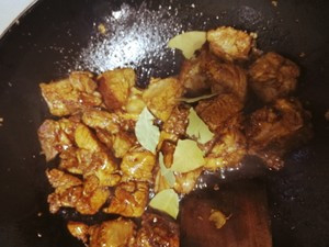 红烧土豆排骨的做法？教你怎么做红烧土豆排骨