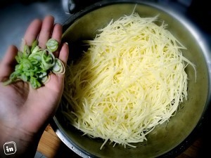 炒土豆丝的做法分享。