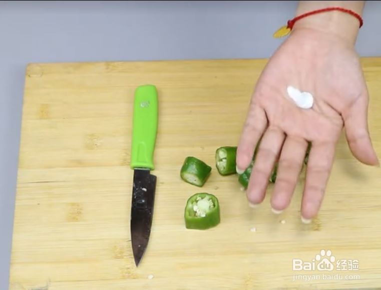 切完辣椒后马上使用这个方法效果非常的好
