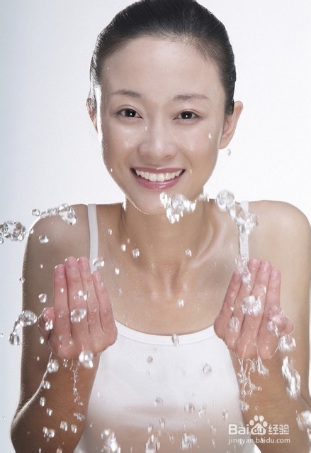 盐水洗脸也能护肤 盐水洗的功效