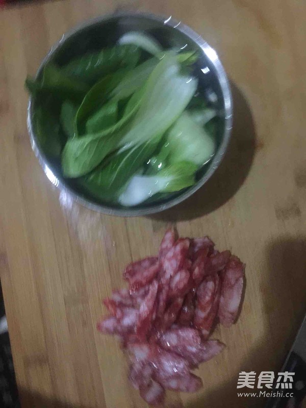 腊肠煲仔饭的做法