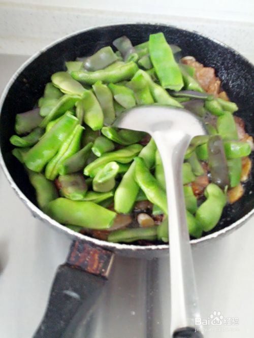 午餐菜单：五花肉炖豆角