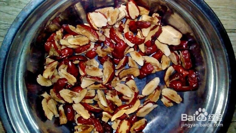 如何自己泡制红枣茶