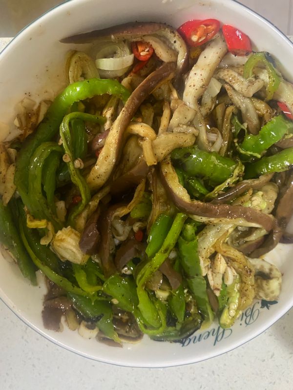 青椒茄子凉拌菜