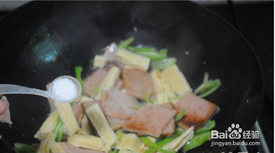 家常腐竹炒午餐肉的做法