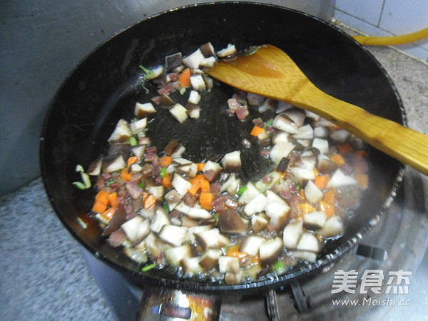 香菇火腿炒饭