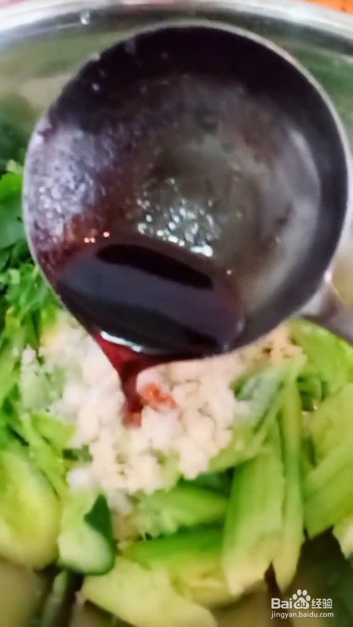 如何腌制美味爽口的手拍黄瓜