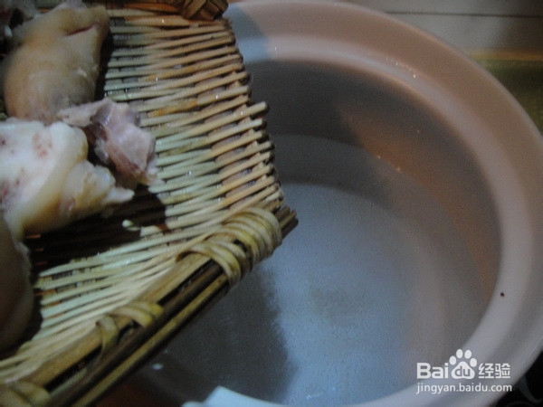 如何做花生猪脚汤?