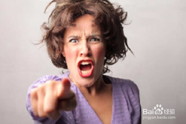 自家车库前停放的车太多，车都没法进车库咋办？