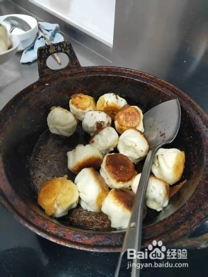 养生食补韭菜鸡蛋水煎包的做法