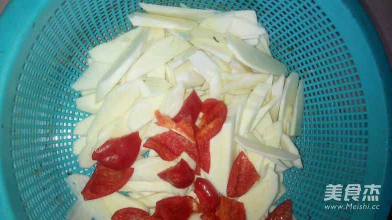 茭白炒肉片的做法