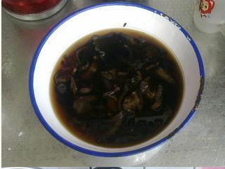 榛蘑炖鸡腿，营养又好又保护一眼睛！