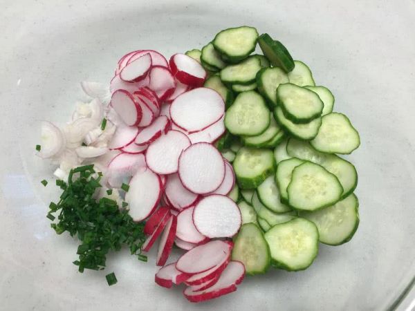 红萝卜青瓜沙拉