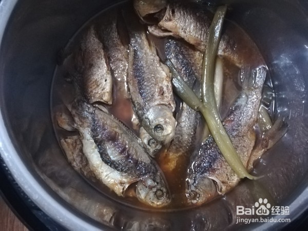 糖醋酥鲫鱼的做法