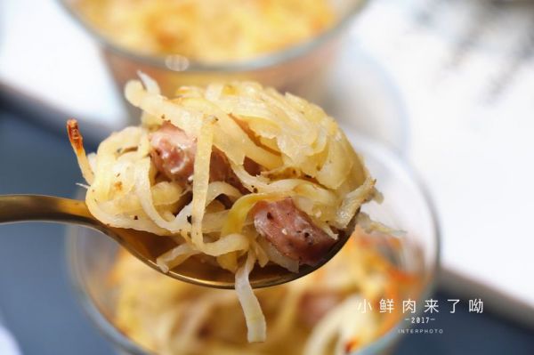 黑胡椒香肠烤土豆丝