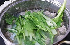 每日美食-小白菜丸子汤的做法