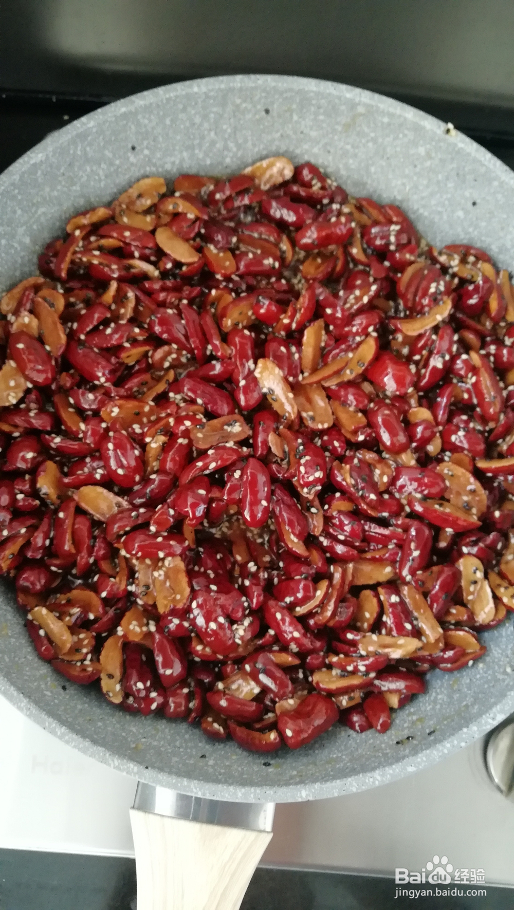 香气浓郁的红枣核桃糕