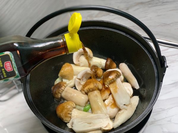 鲜姬松茸煮牛肉