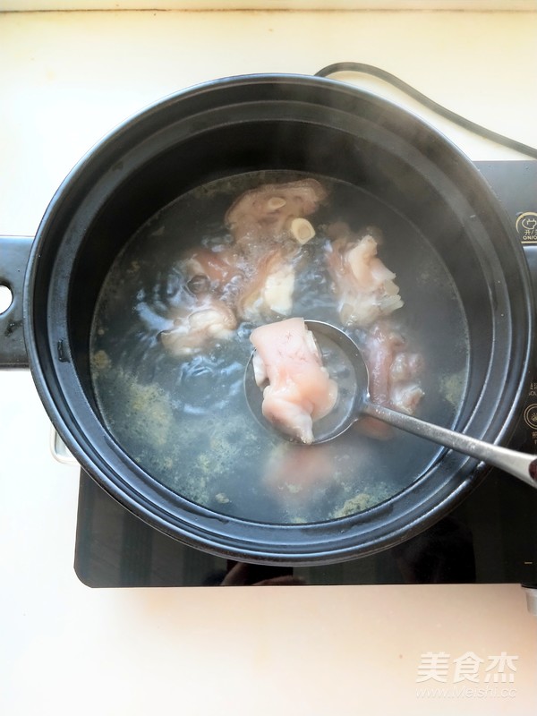 一碗营养佳肴--黄豆蹄髈汤