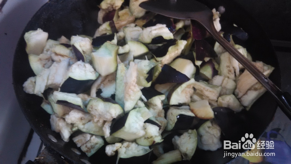 如何做家常油焖茄子?