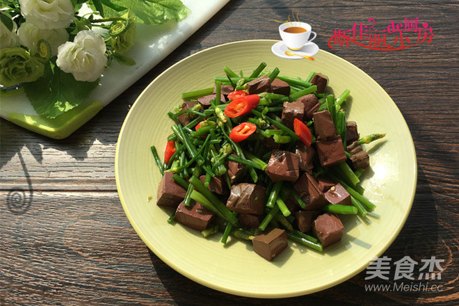 韭菜薹炒鸭血