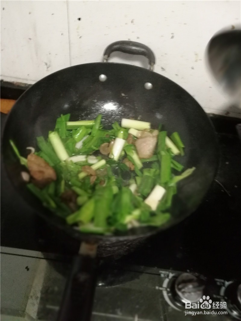 大蒜苗炒猪腿肉