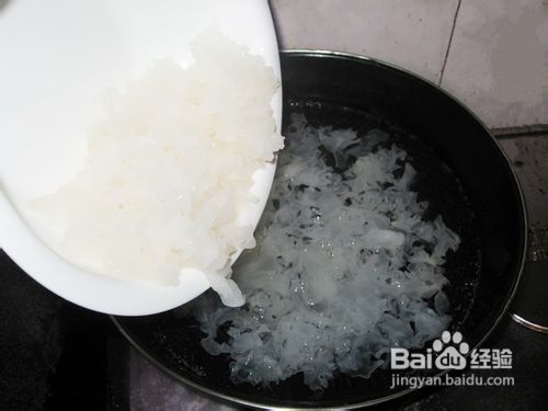 雪梨银耳汤的做法