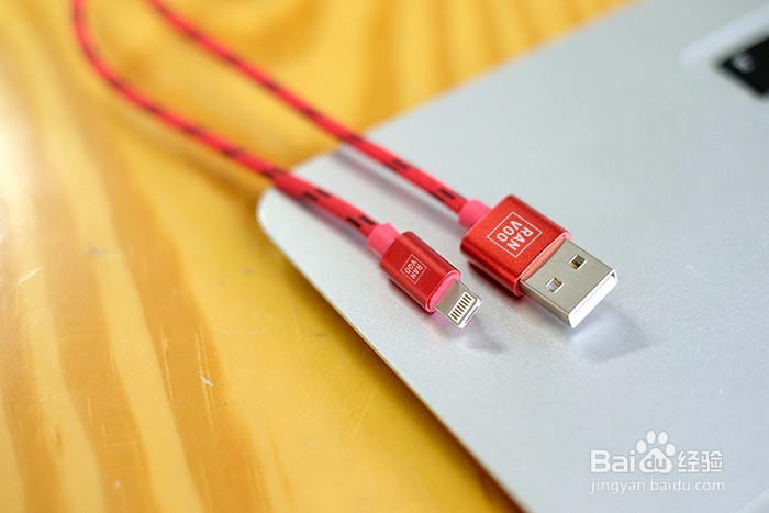 牛人首创一口两用,锐舞的数据线你见过没