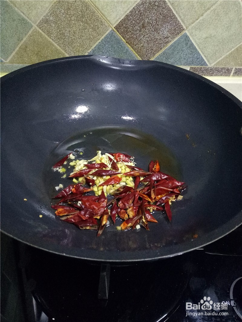 辣子鸡丁——这道菜吃起来好过瘾!
