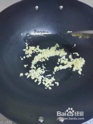 蛋白蒜蓉炒菠菜的做法