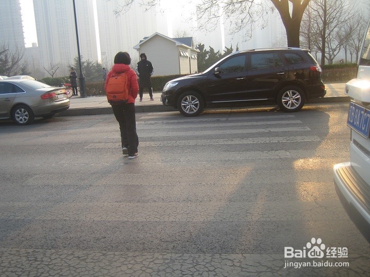 人在外出的时候要怎样安全出行