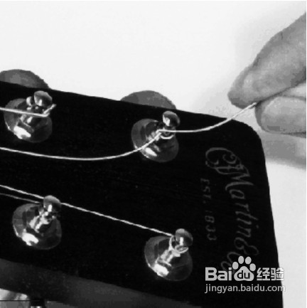 怎样给木吉他上弦