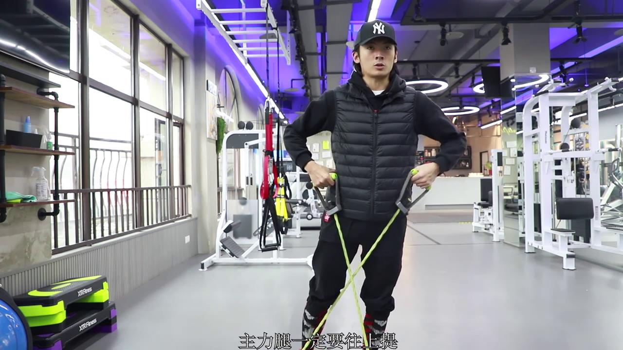 如何用弹力绳进行有效的美化臀部线条