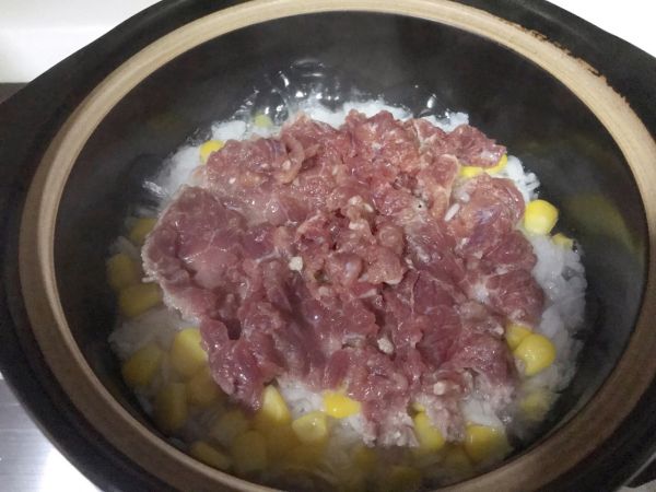 懒人版窝蛋牛肉煲仔饭