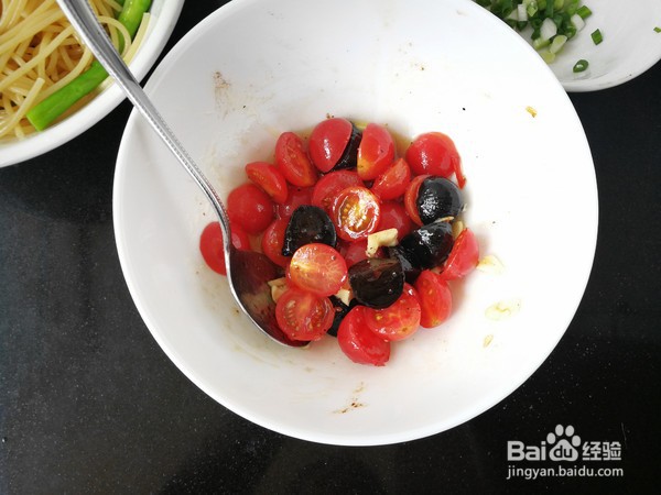 黑蒜番茄拌意大利面的做法