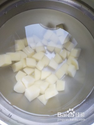 在家就可以做得香辣排骨蒸土豆