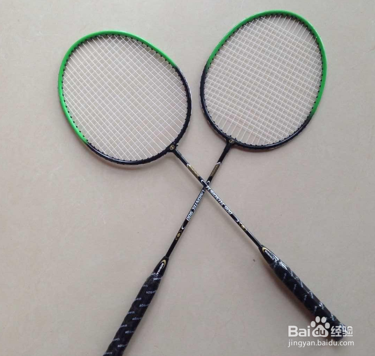 新手如何选择羽毛球拍