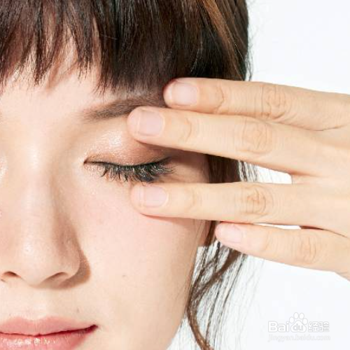 眼霜正确的涂抹方法