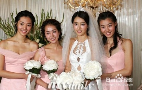 伴娘参加婚礼应该怎么穿