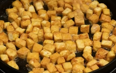 如何做美味的韭菜烧豆腐