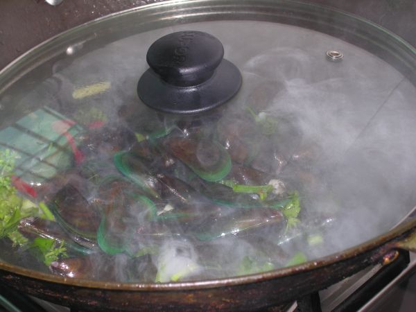 黄油罗勒炒海虹