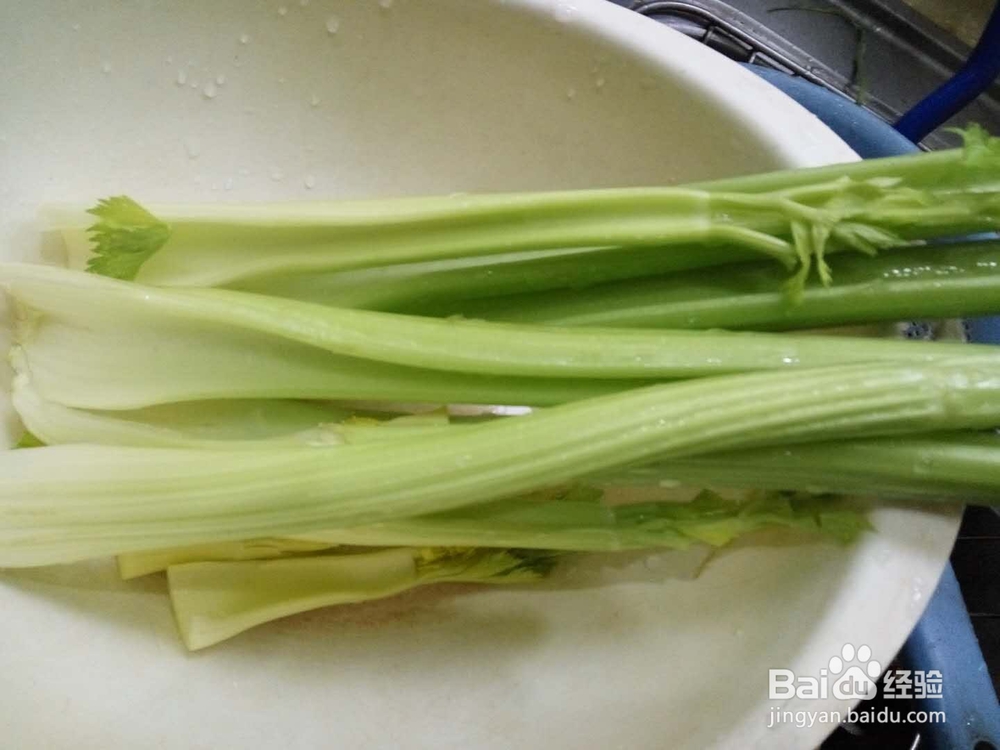 芹菜豆干的做法