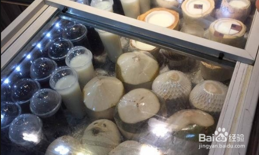 如何轻松弄出椰子肉？